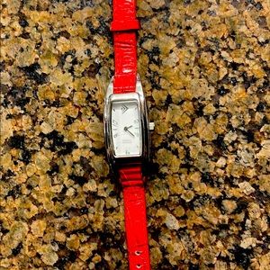 Stylish Silpada Red Leather Watch
EUC 
$39